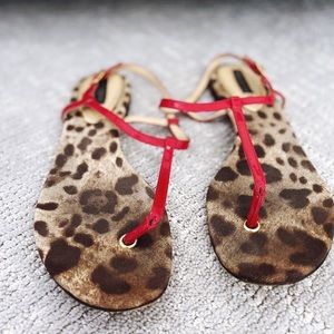 Dolce & Gabbana t-strap flat sandals. Size 39.